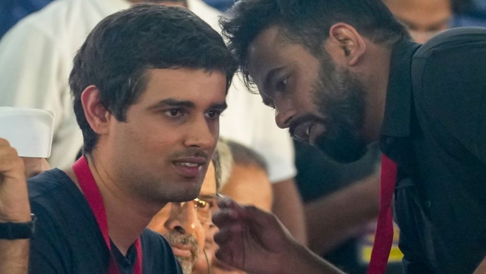 দিল্লিতে বিক্ষোভে যাওয়ার আগে ধ্রুব রাঠি আটক